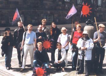 Foran Christiansborg - vi flytter inden for senest i lbet af 2005 ...